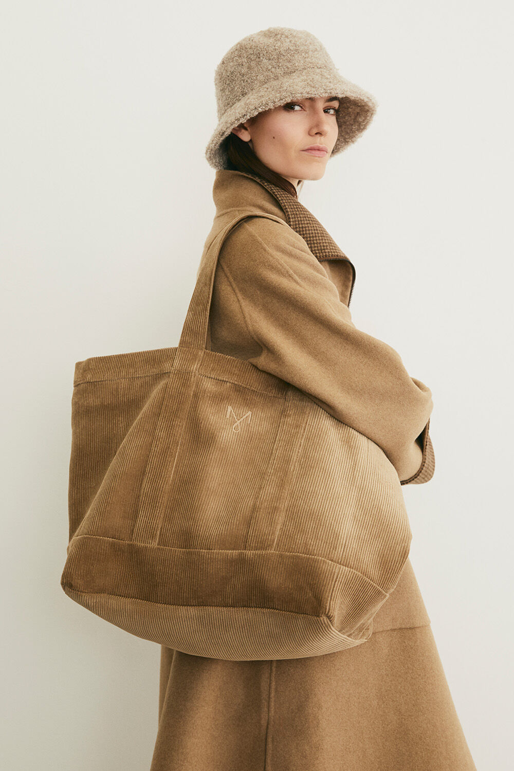 Tylixia Wool Coat - Petrified Oak, Ralina Wool Hat - Plaza Taupe, Roya Bag - Petrified Oak