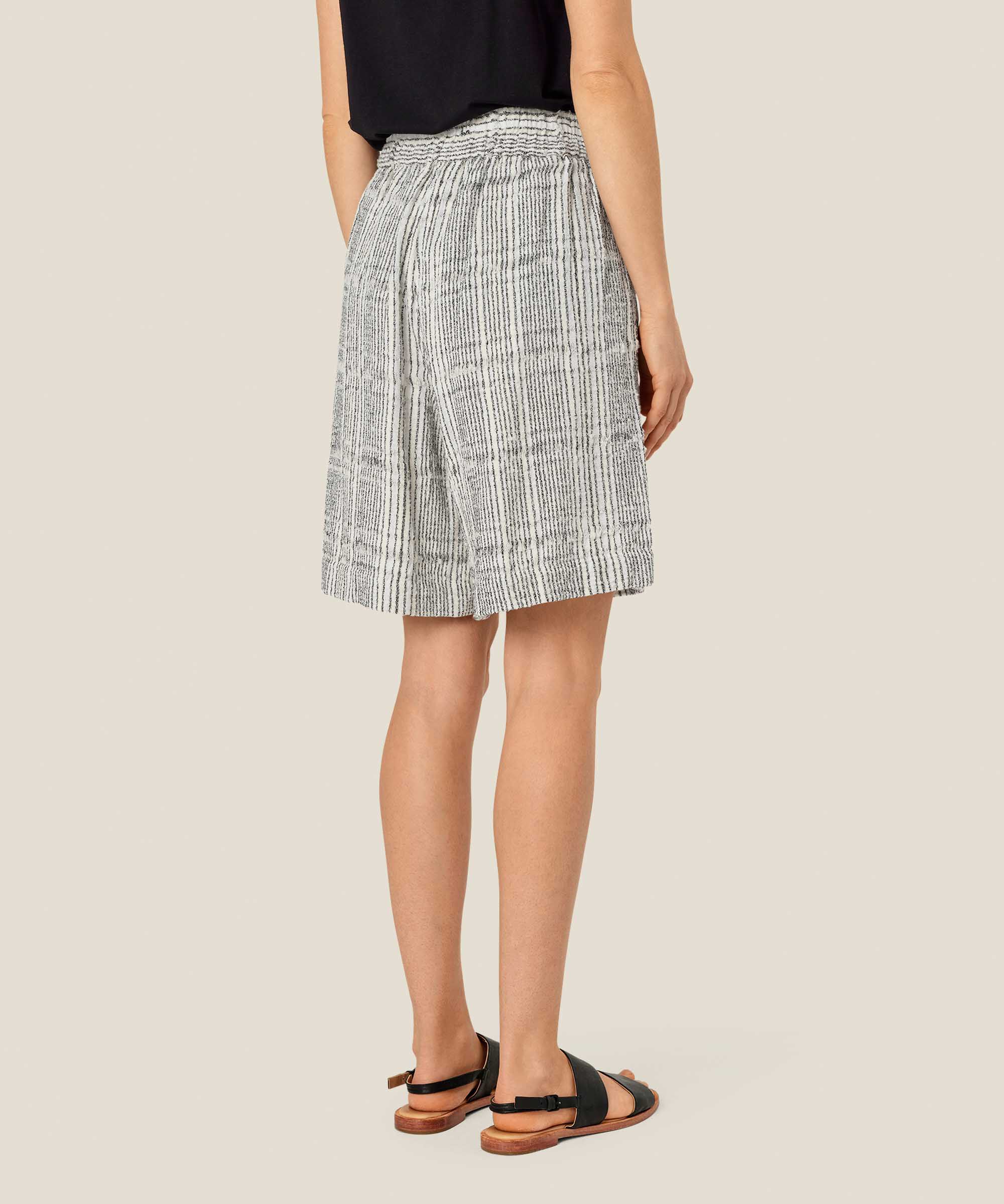 Paniz Shorts, Fog