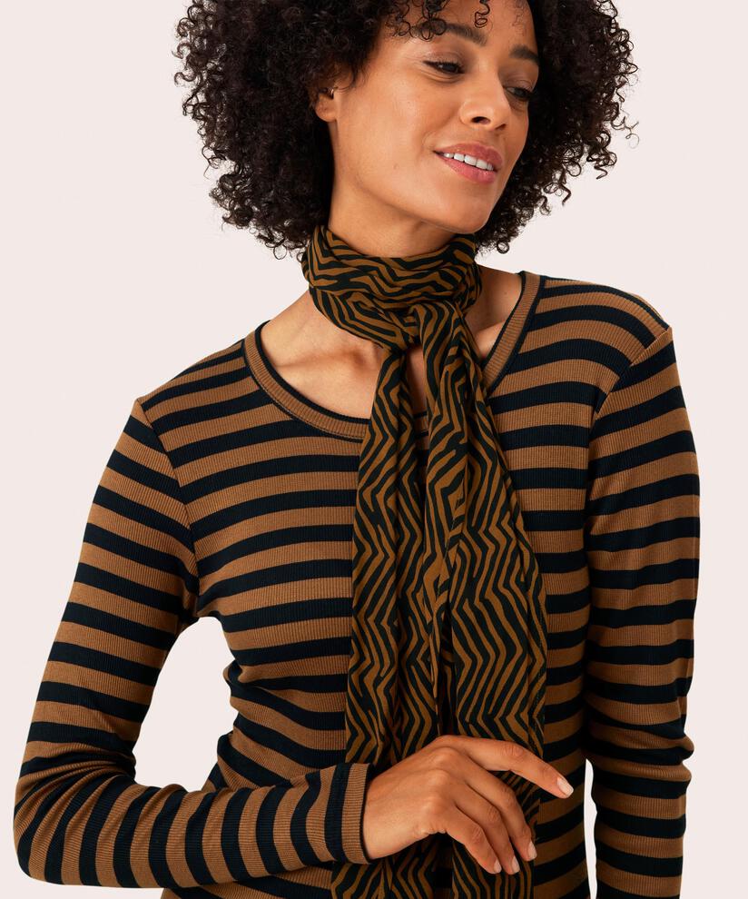 Along Scarf, Monk's Robe