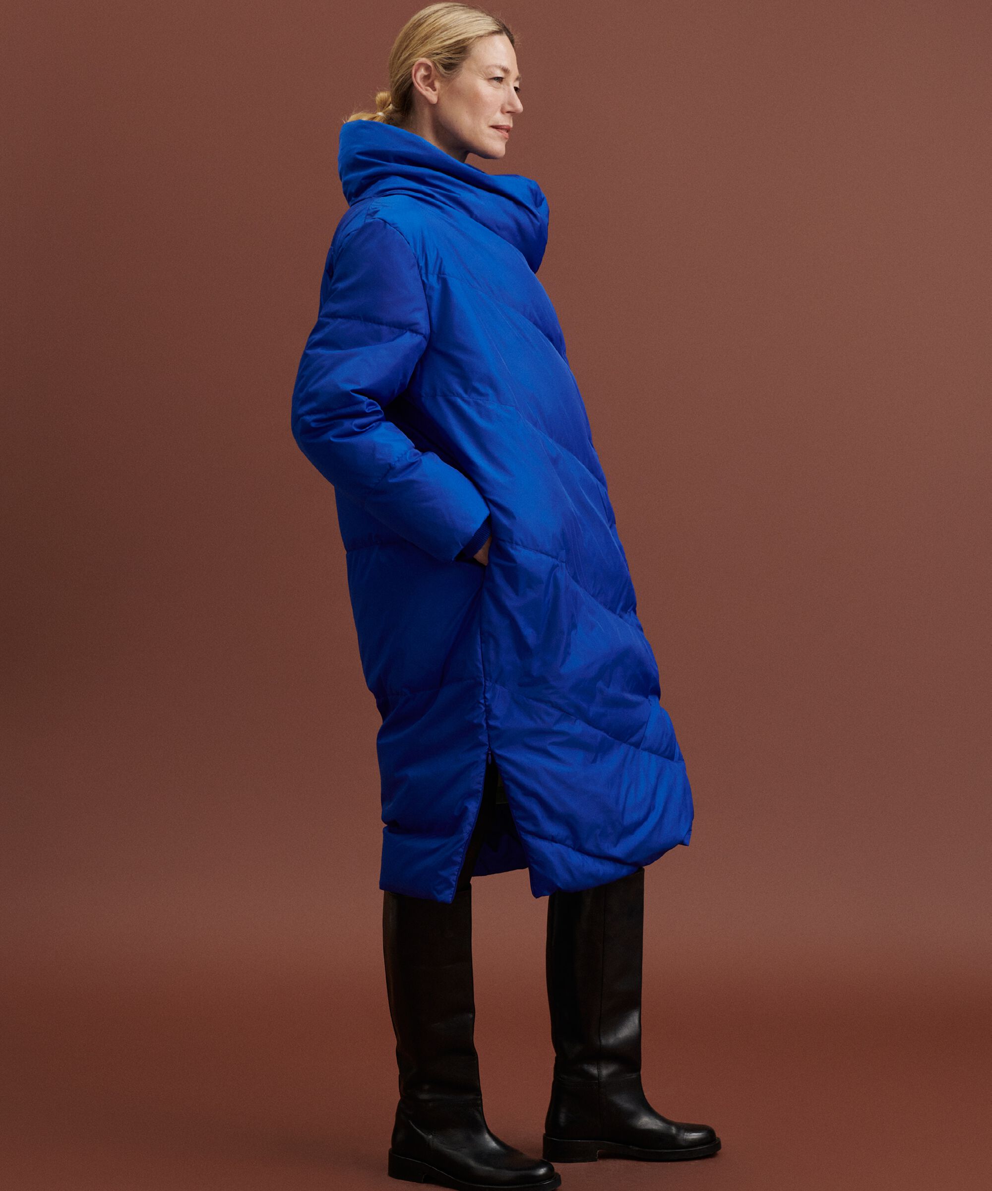 Tulla Down Coat, Surf the web