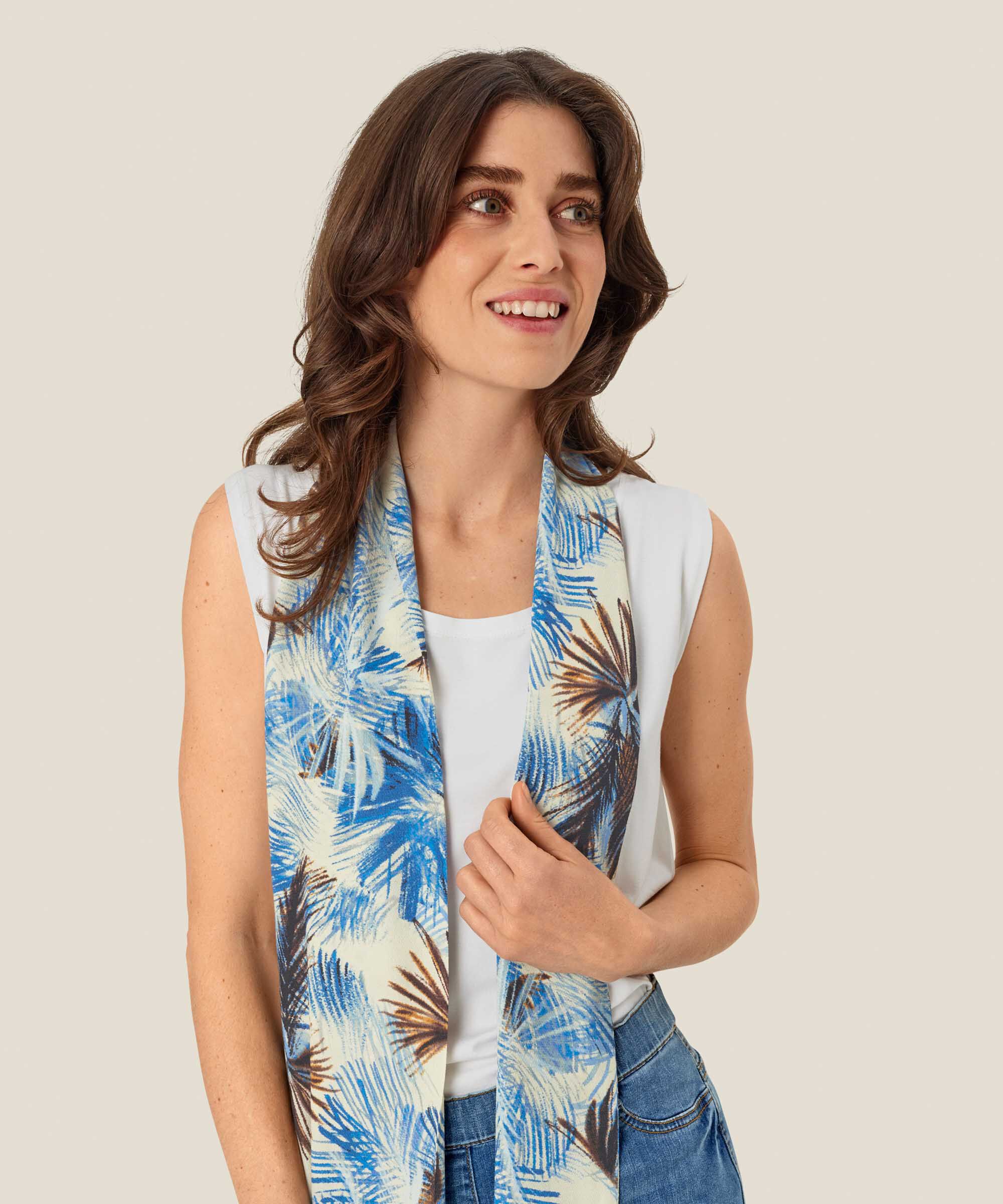 Alo Scarf, Della Blue