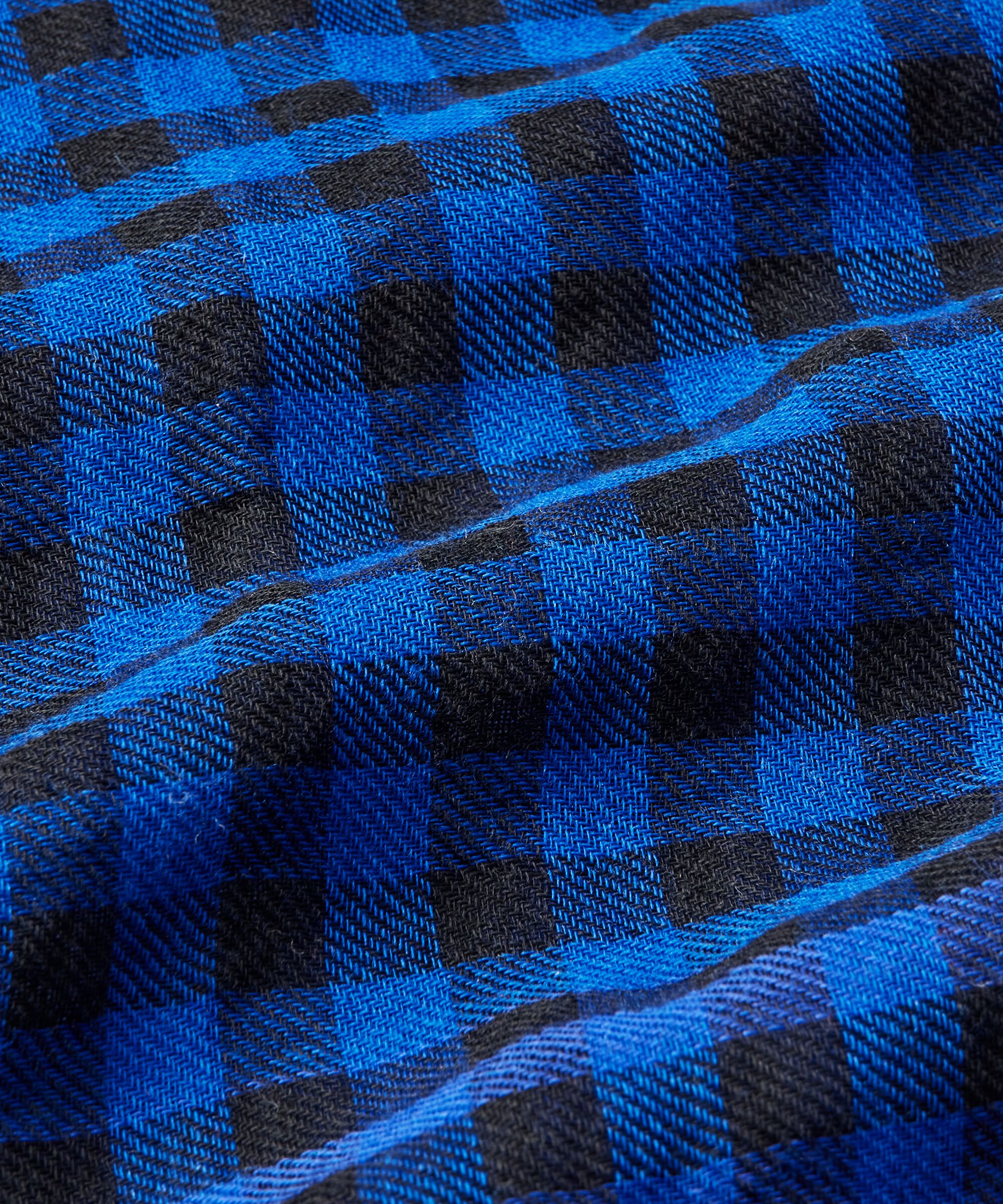 Addis Scarf, Surf the web