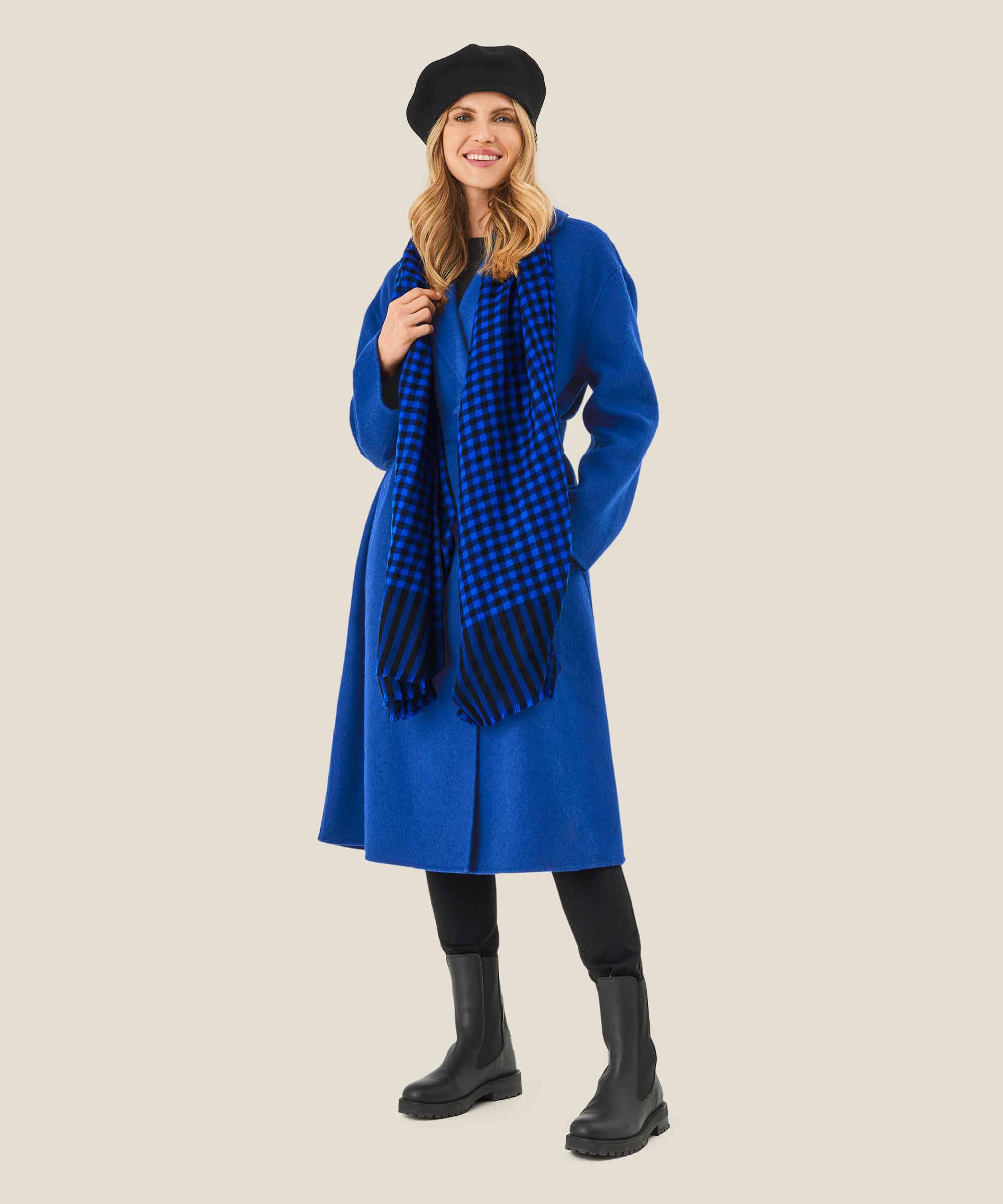 Addis Scarf, Surf the web