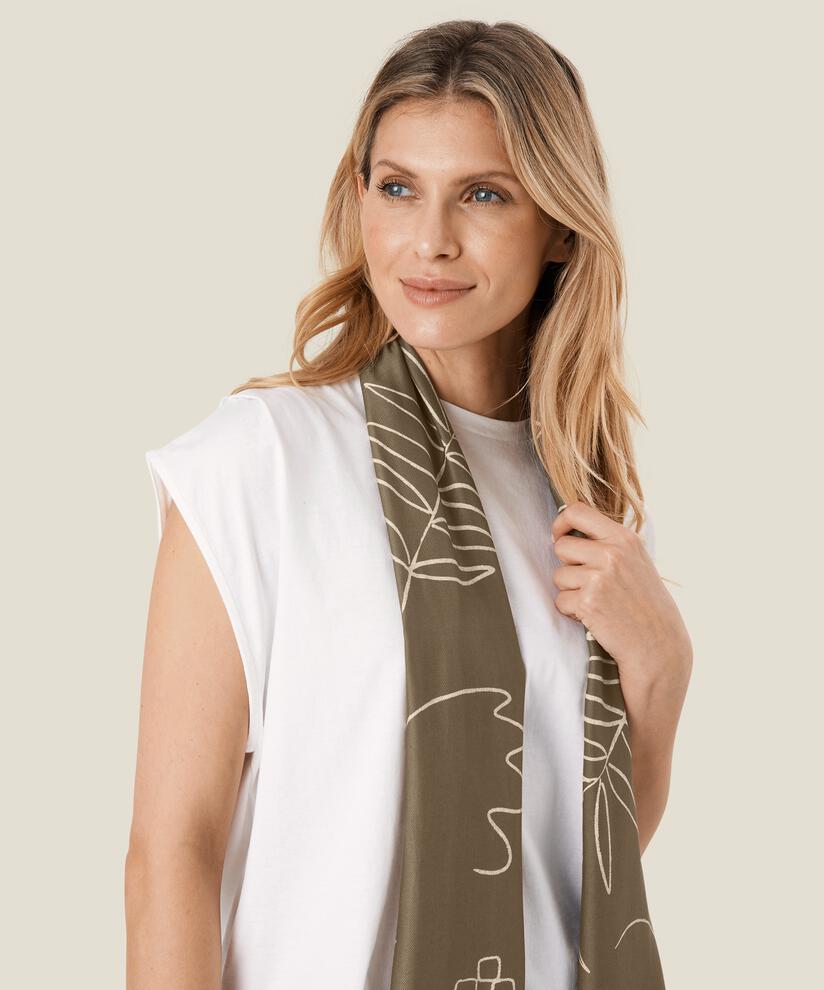 Along Scarf, Crocodile