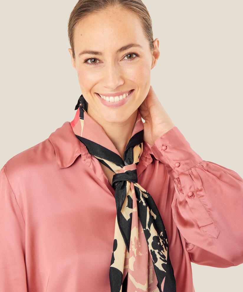 Aris Scarf, Ash rose