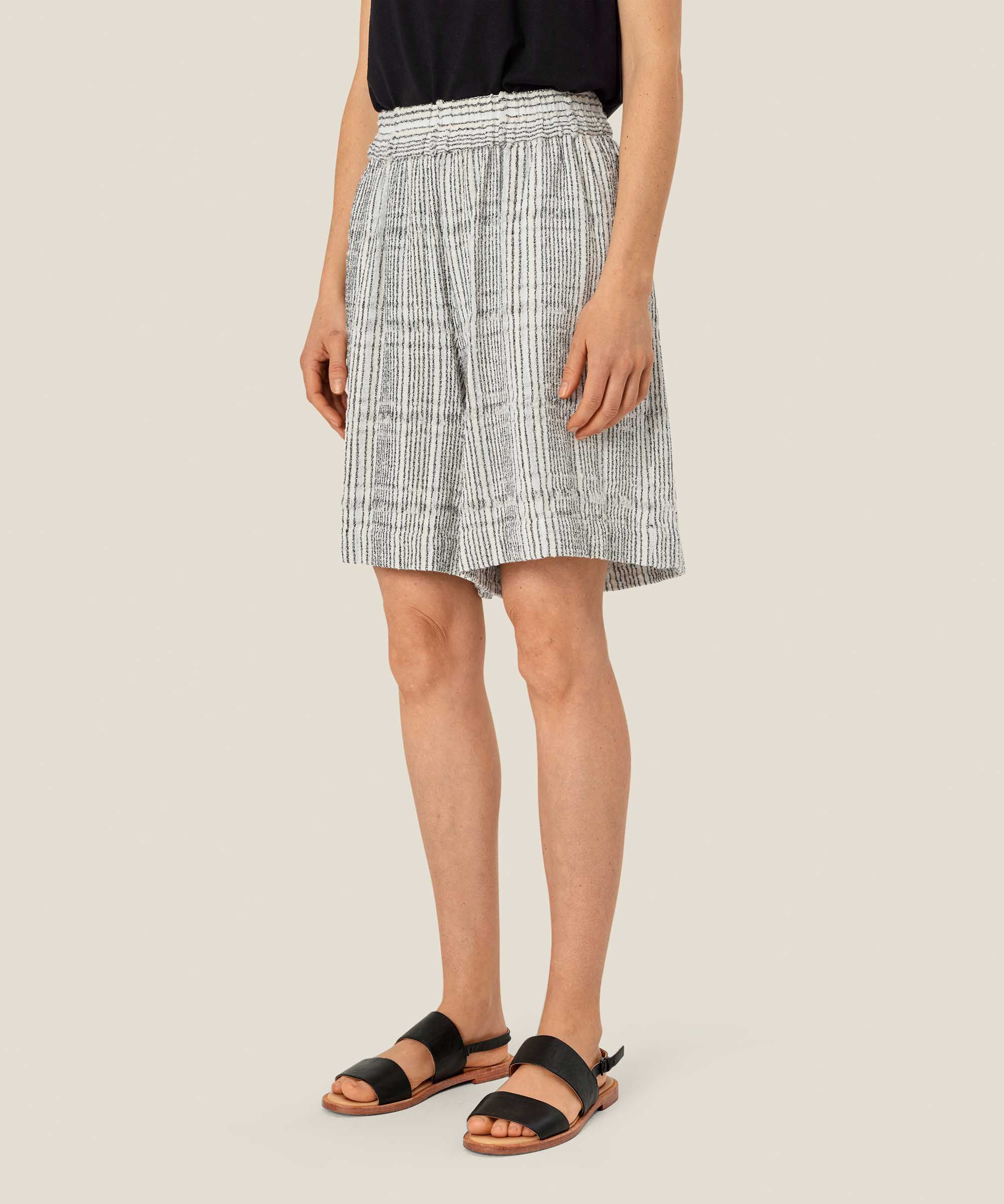 Paniz Shorts, Fog