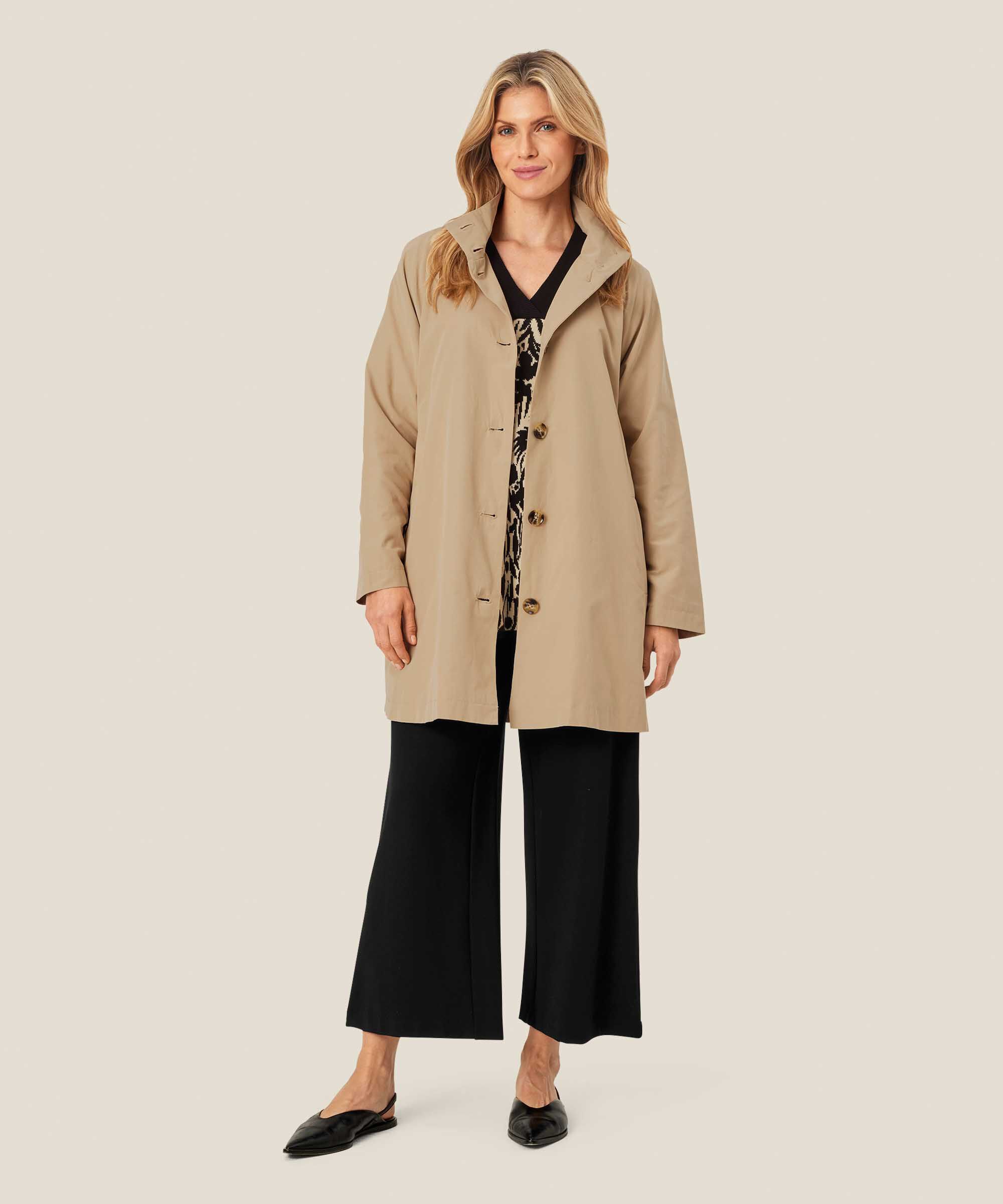 Teresa Coat, Safari