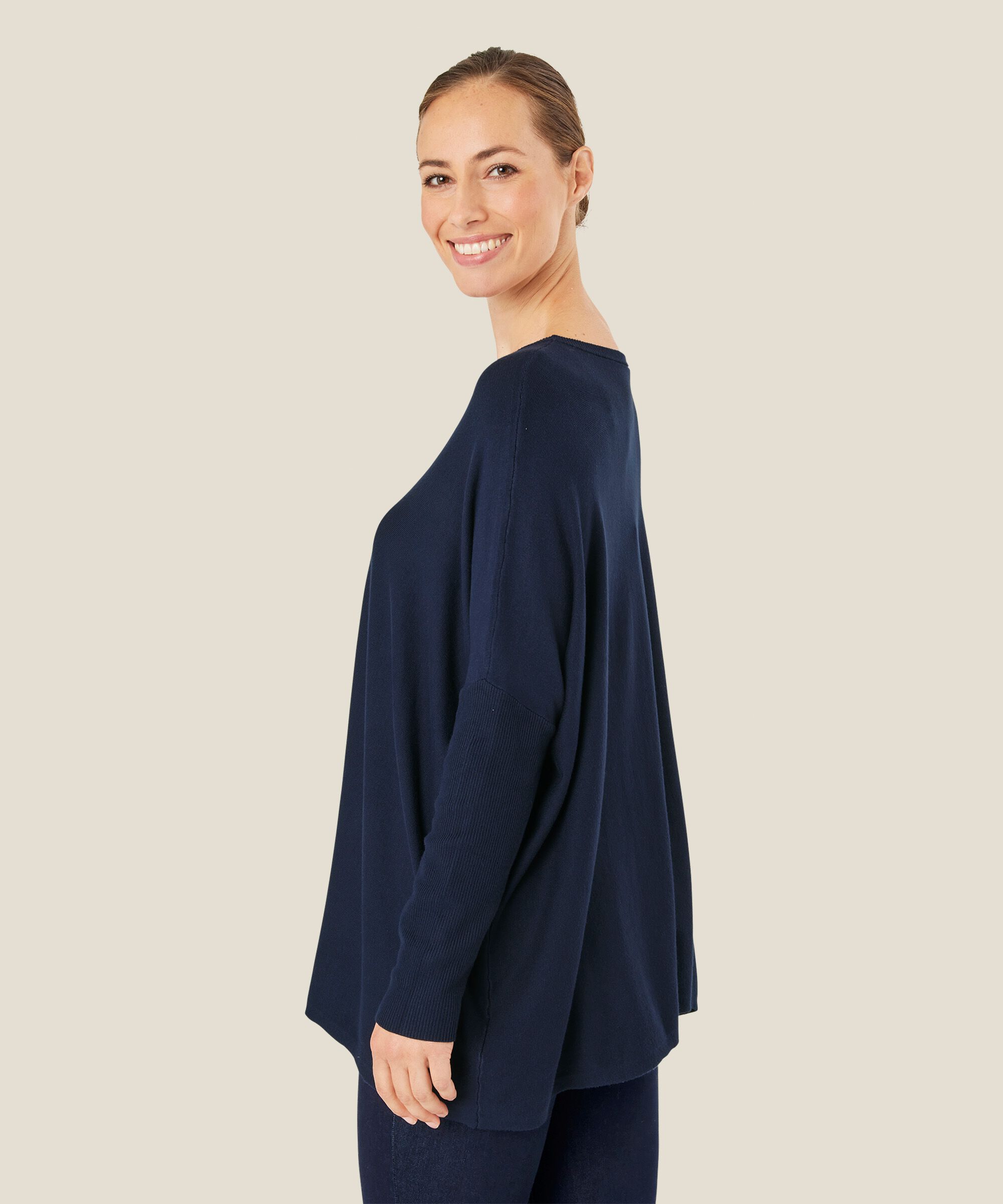 Fanasi Jumper, Navy