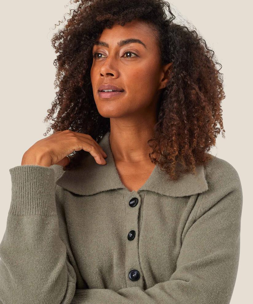 Faye Jumper, Vetiver