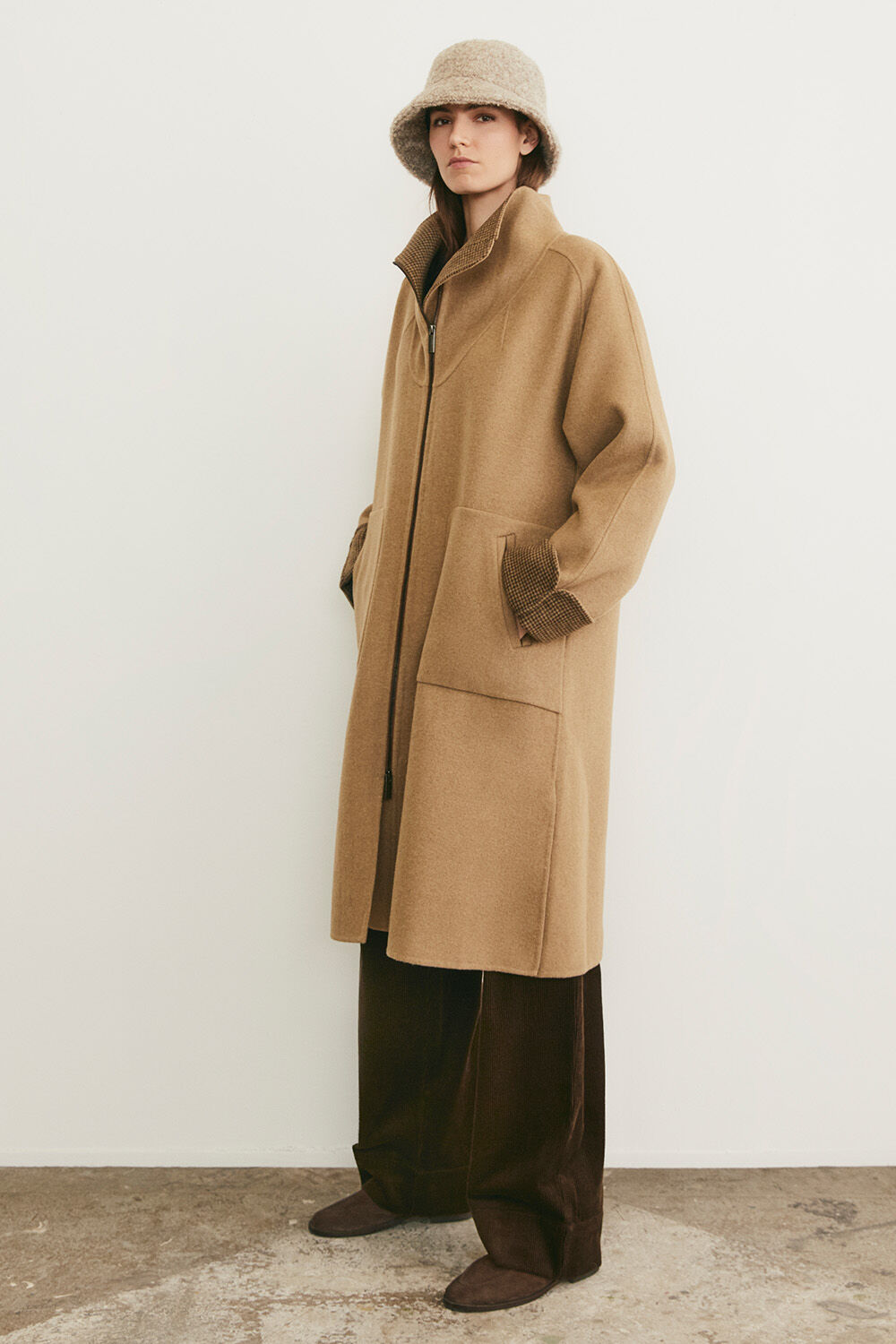 Tylixia Wool Coat - Petrified Oak, Phomello Trousers - Slate Black, Ralina Wool Hat - Plaza Taupe, Roya Bag - Petrified Oak