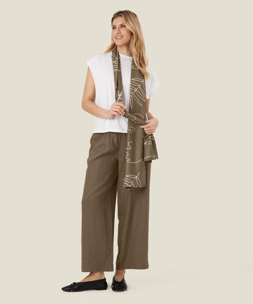 Along Scarf, Crocodile