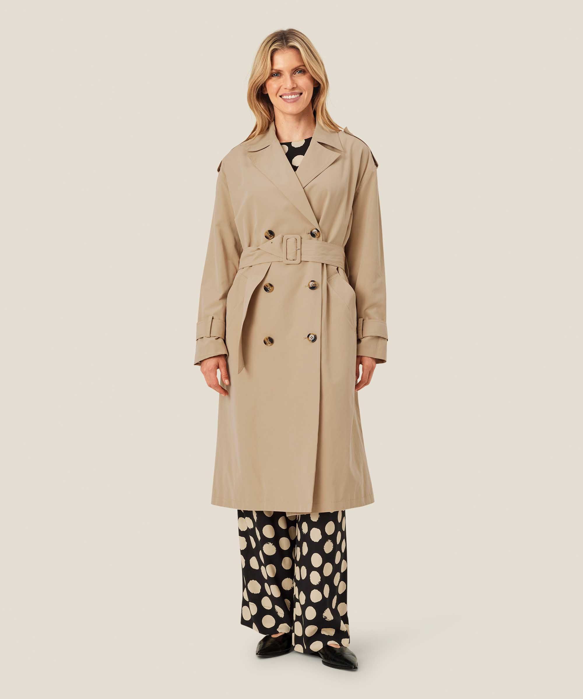 Tahmina Coat, Safari