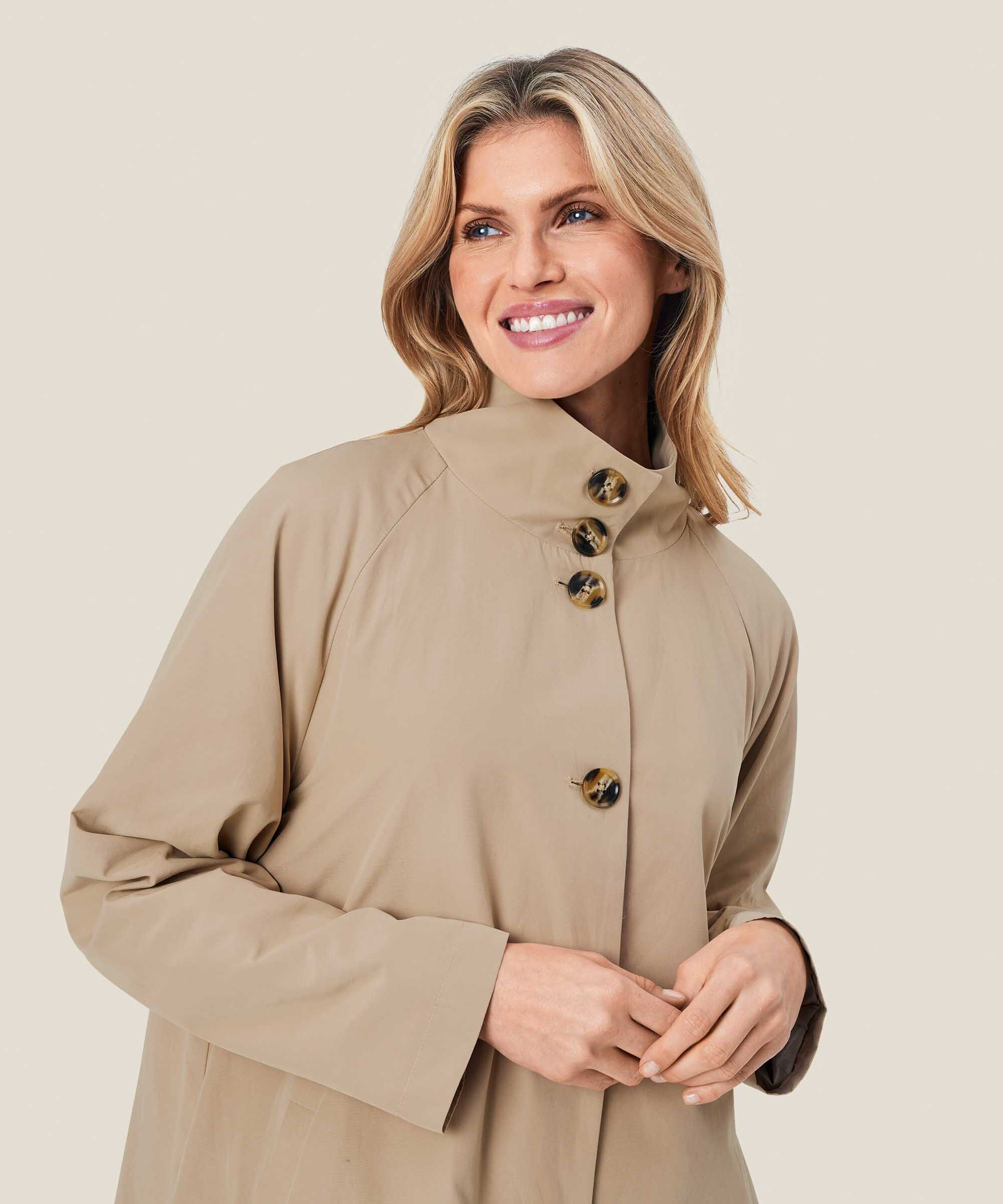 Teresa Coat, Safari