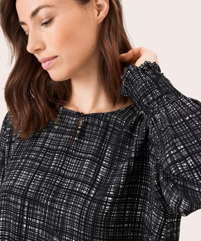 Baila Blouse, Volcanic