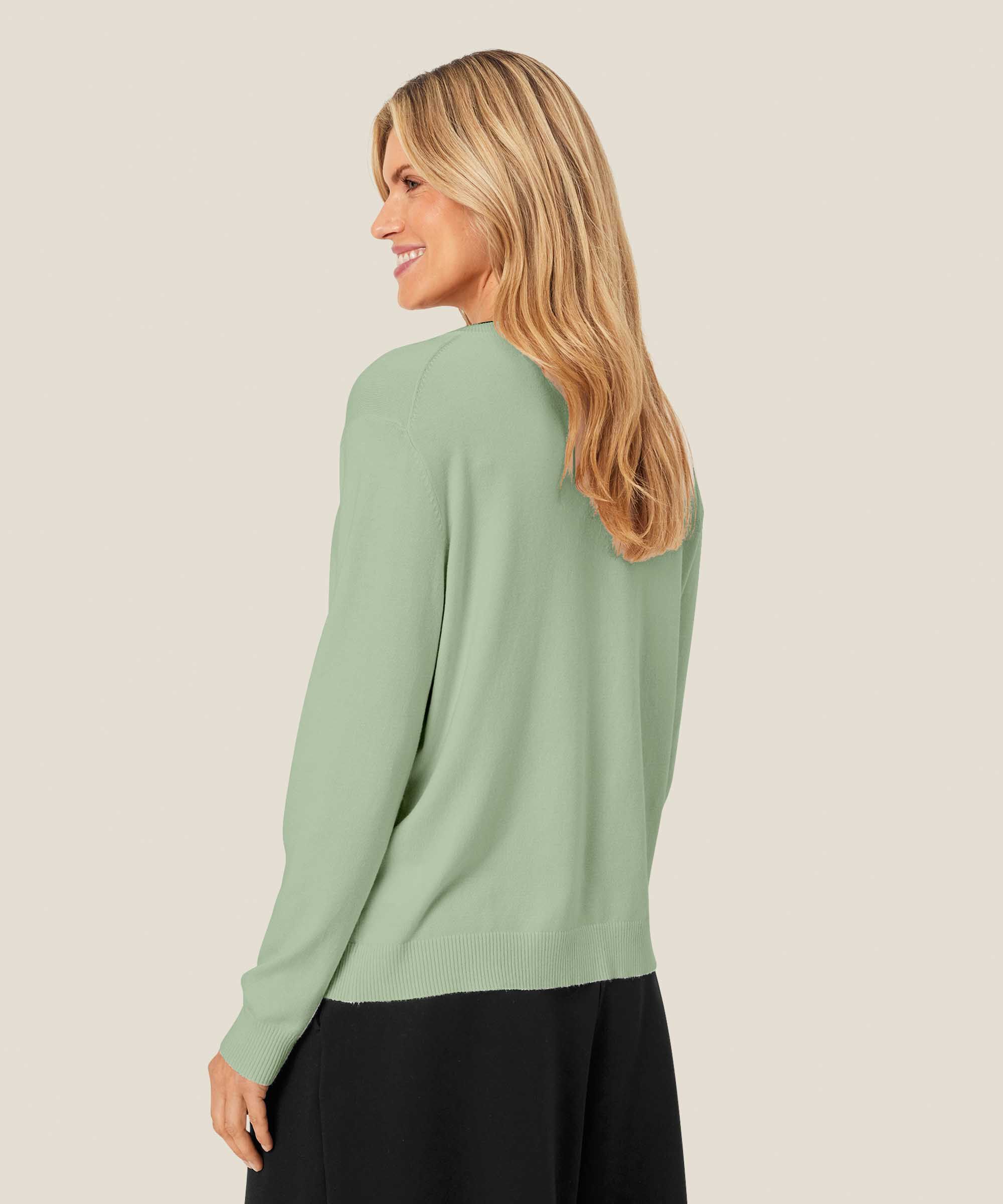 Leanna Cardigan, Frosty Green