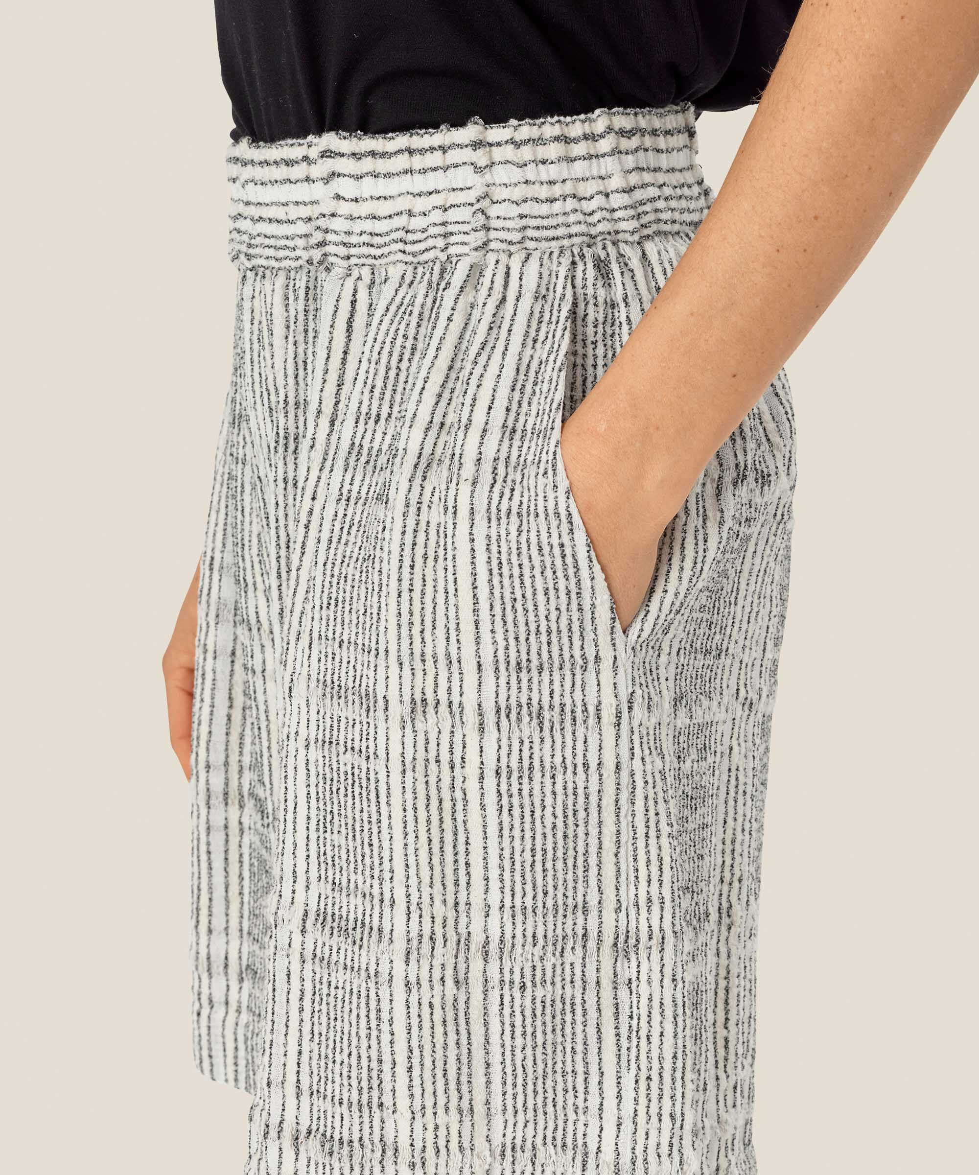 Paniz Shorts, Fog